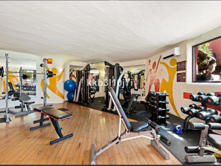 Penthouse for Sale in New Golden Mile, Malaga 24