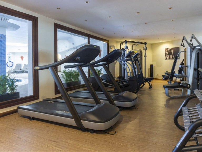 Penthouse for Sale in New Golden Mile, Malaga 25
