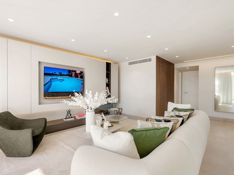 Penthouse for Sale in New Golden Mile, Malaga 31