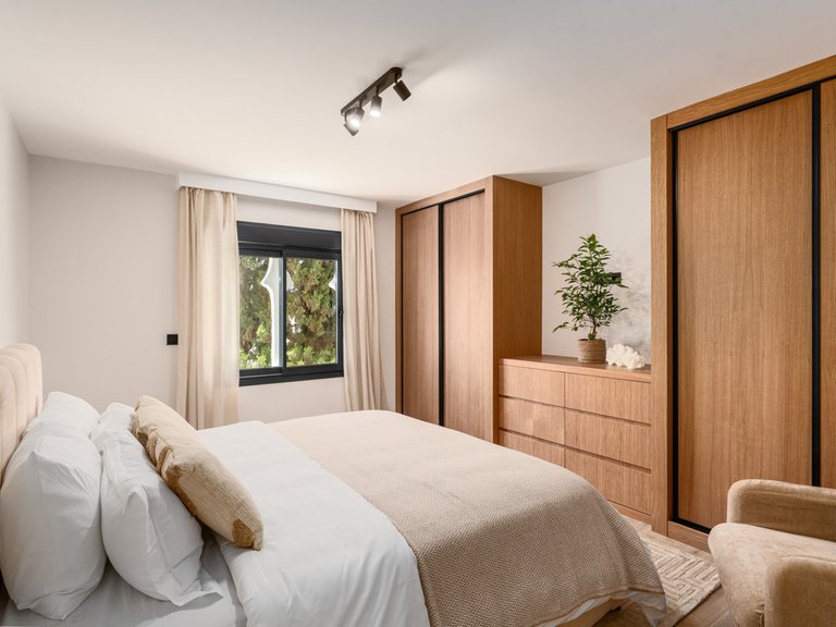Apartment for Sale in Nueva Andalucía, Malaga 16