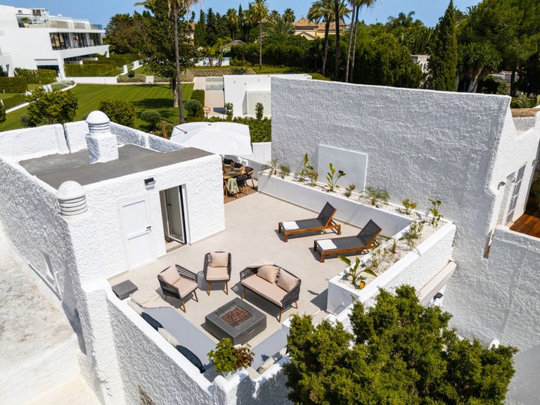 Apartment for Sale in Nueva Andalucía, Malaga 25