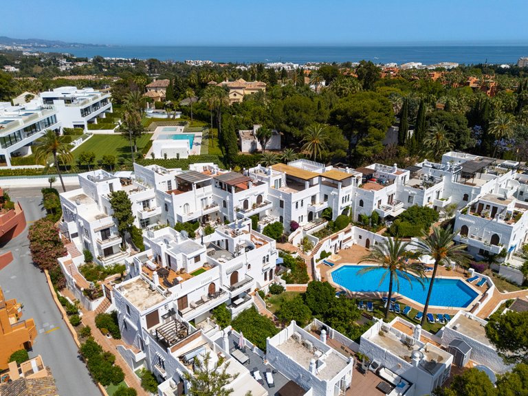 Apartment for Sale in Nueva Andalucía, Malaga 35