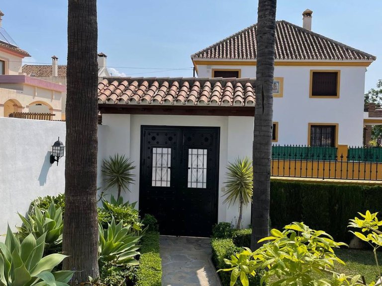 Villa for Sale in San Pedro De Alcántara, Malaga 4