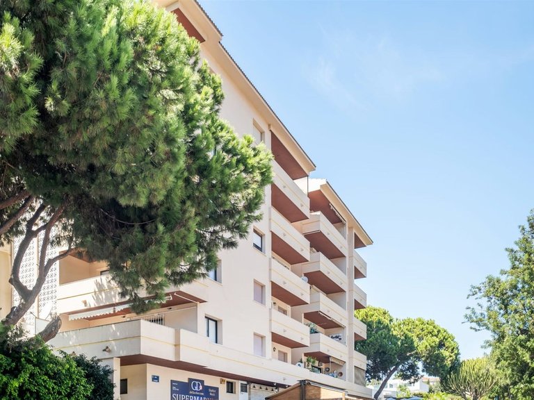 Apartment for Sale in Nueva Andalucía, Malaga 1