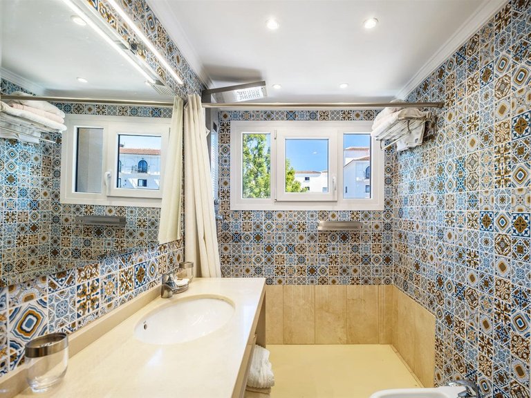 Apartment for Sale in Nueva Andalucía, Malaga 11