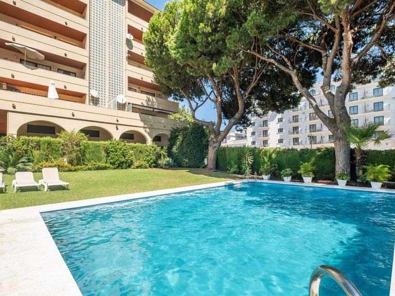 Apartment for Sale in Nueva Andalucía, Malaga 14