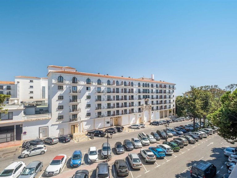 Apartment for Sale in Nueva Andalucía, Malaga 15