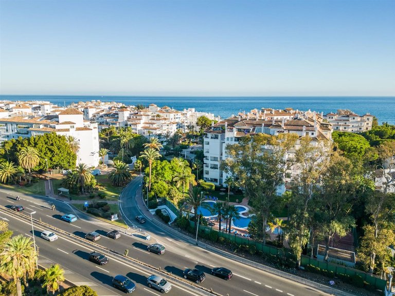 Apartment for Sale in Nueva Andalucía, Malaga 16