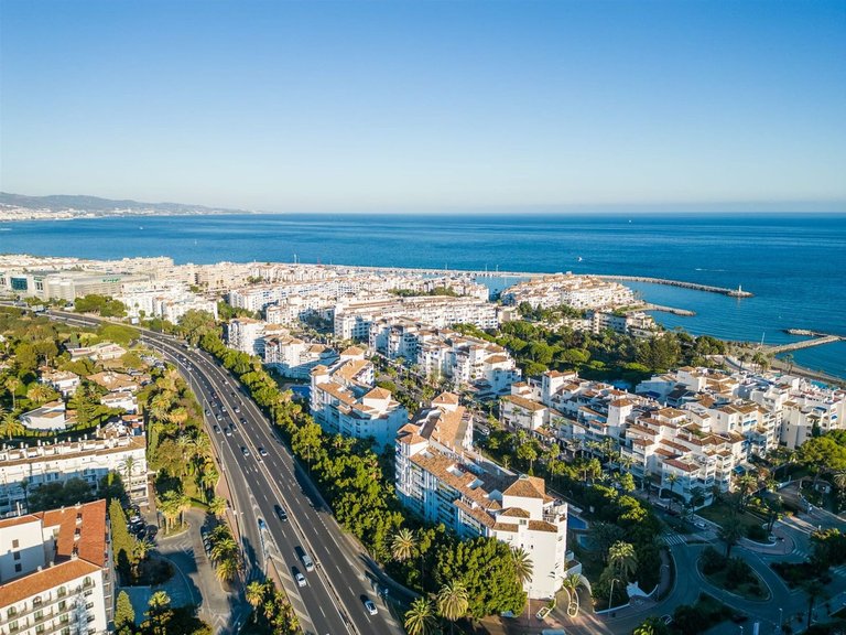 Apartment for Sale in Nueva Andalucía, Malaga 20