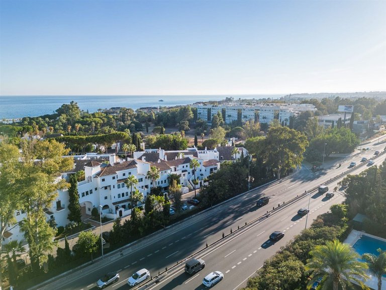 Apartment for Sale in Nueva Andalucía, Malaga 21