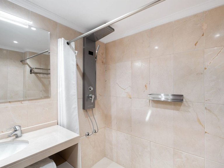 Apartment for Sale in Nueva Andalucía, Malaga 9