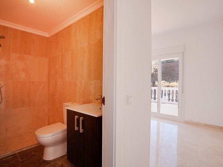 Apartment for Sale in Costa del Sol, Estepona, Malaga 10