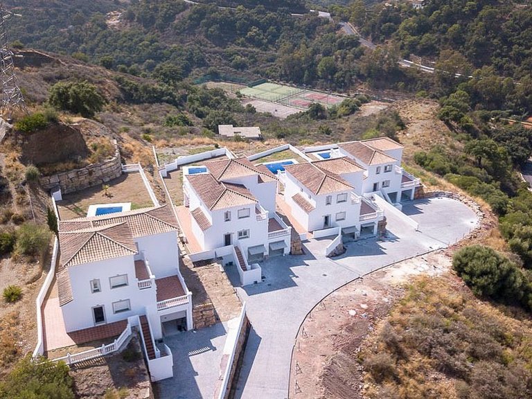 Apartment for Sale in Costa del Sol, Estepona, Malaga 2