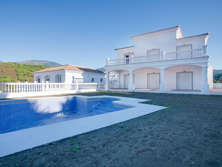 Apartment for Sale in Costa del Sol, Estepona, Malaga 6