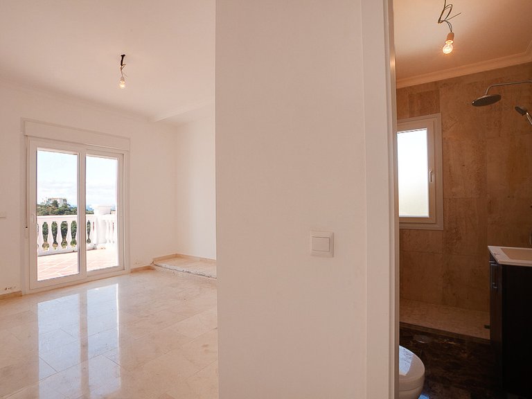 Apartment for Sale in Costa del Sol, Estepona, Malaga 9