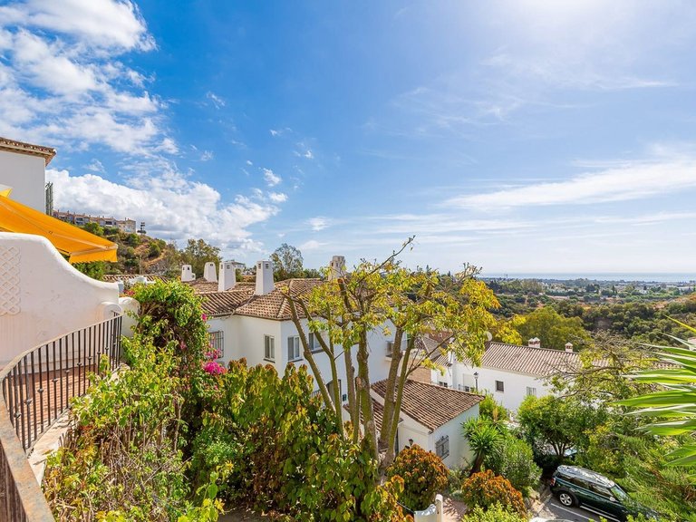 Apartment for Sale in Los Almendros, Malaga 1