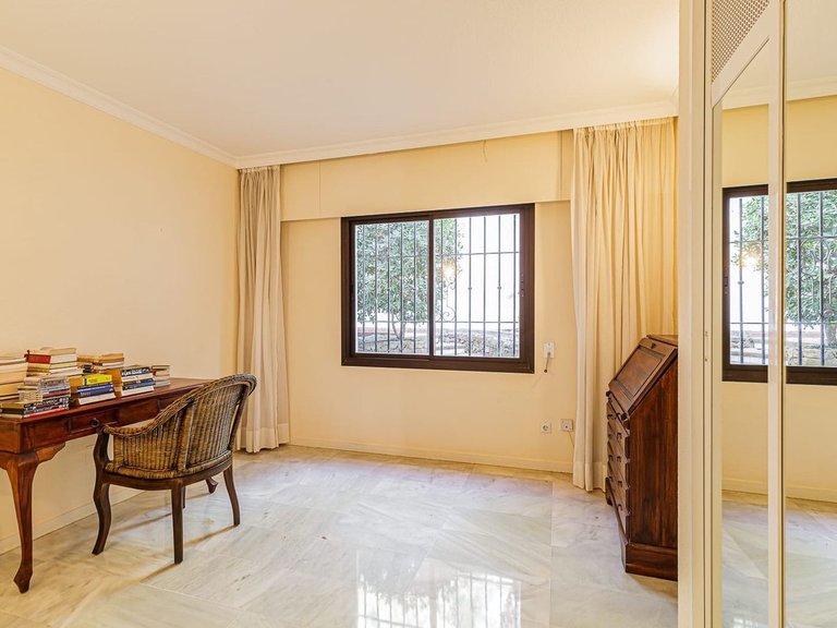 Apartment for Sale in Los Almendros, Malaga 10