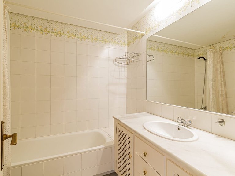 Apartment for Sale in Los Almendros, Malaga 11