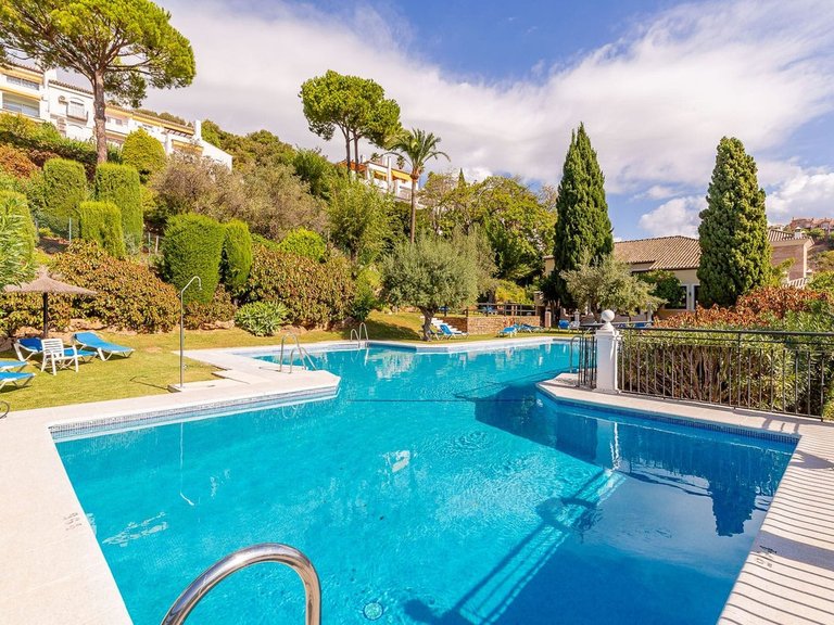 Apartment for Sale in Los Almendros, Malaga 12