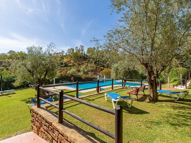 Apartment for Sale in Los Almendros, Malaga 14