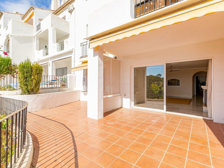 Apartment for Sale in Los Almendros, Malaga 3