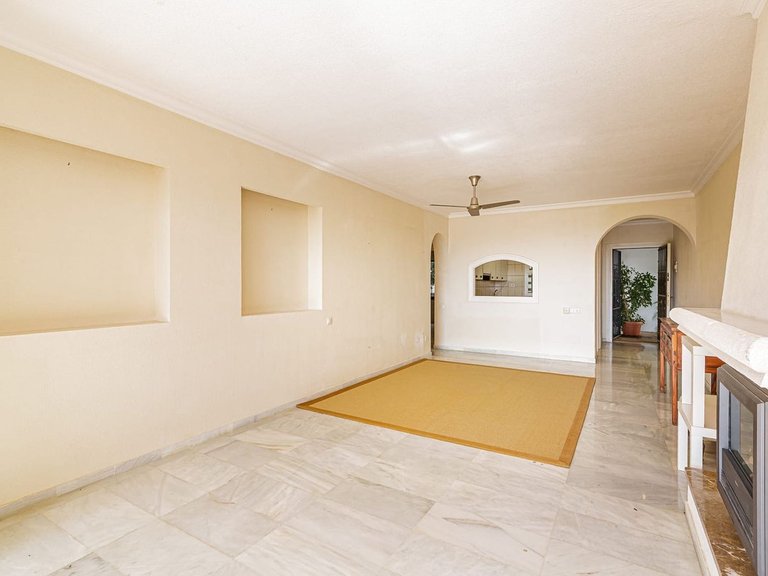 Apartment for Sale in Los Almendros, Malaga 5
