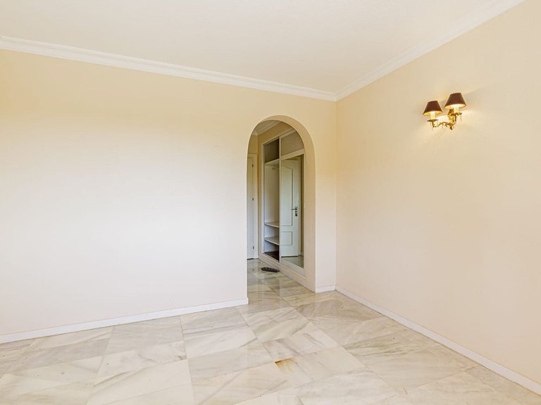 Apartment for Sale in Los Almendros, Malaga 6