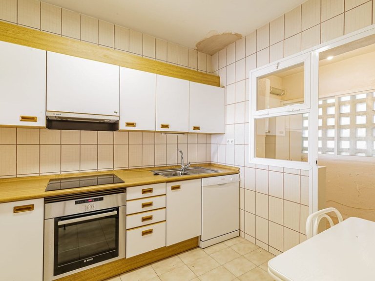 Apartment for Sale in Los Almendros, Malaga 7
