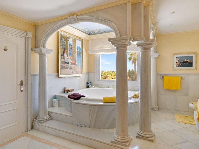 Villa for Sale in Marbella, Malaga 18