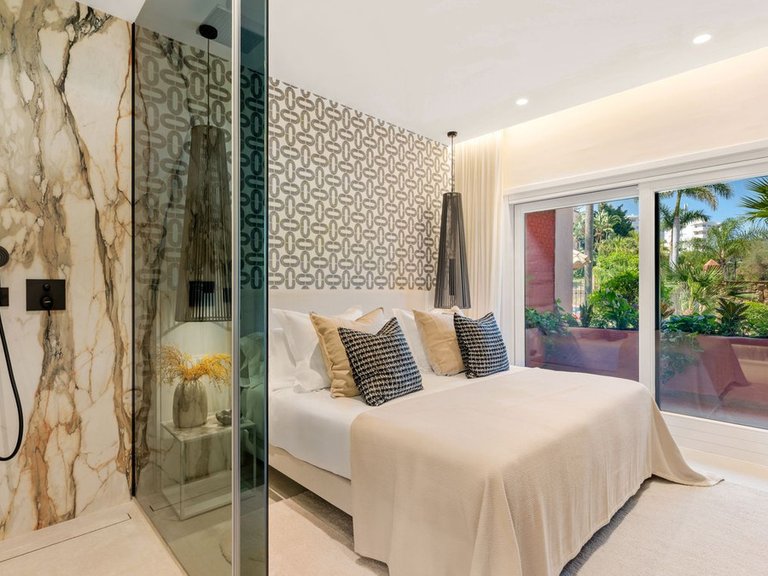 Apartment for  in New Golden Mile, Malaga 27
