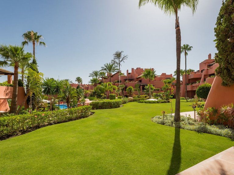 Apartment for  in New Golden Mile, Malaga 37