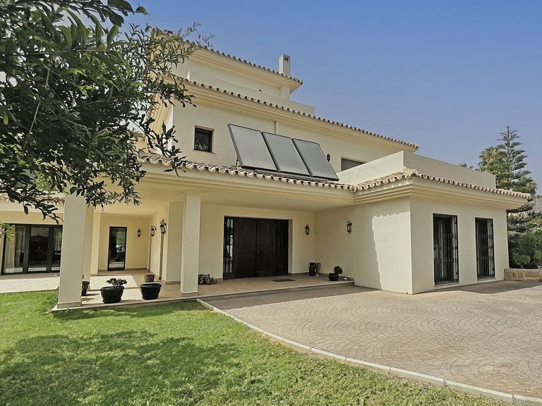 Villa for Sale in Marbella, Malaga 1