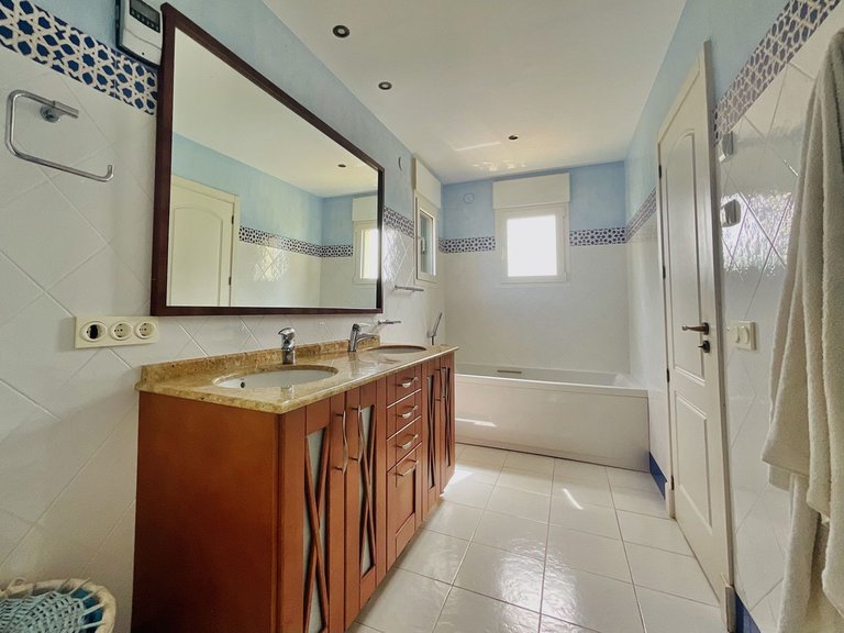 Villa for Sale in Marbella, Malaga 24