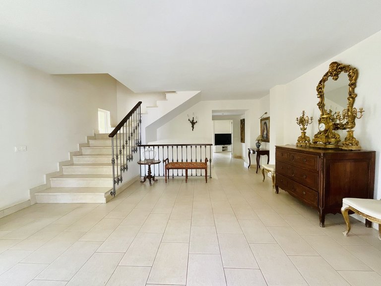Villa for Sale in Marbella, Malaga 30