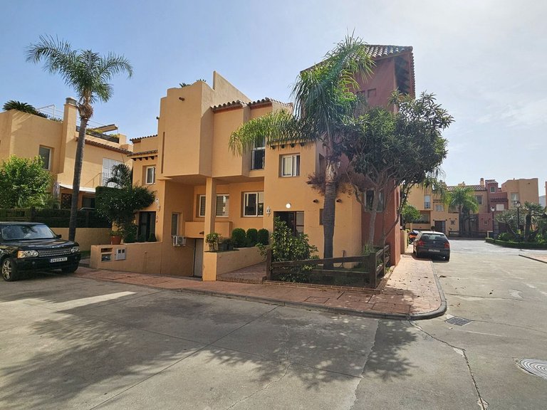 Town House for Sale in Nueva Andalucía, Malaga 1