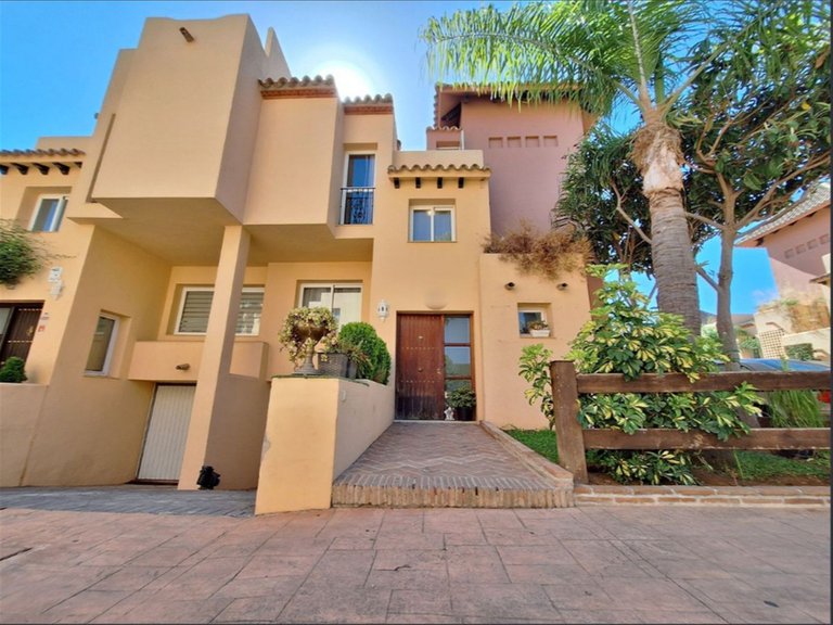 Town House for Sale in Nueva Andalucía, Malaga 21