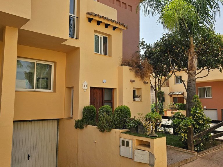Town House for Sale in Nueva Andalucía, Malaga 24