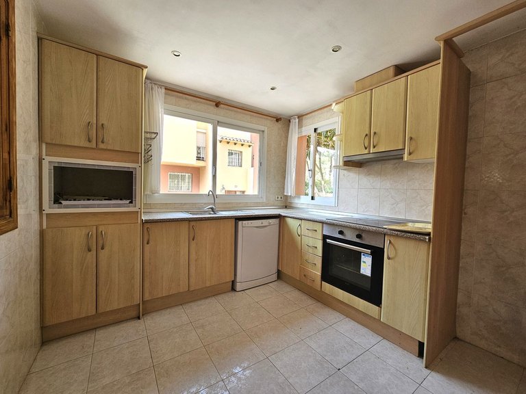 Town House for Sale in Nueva Andalucía, Malaga 9