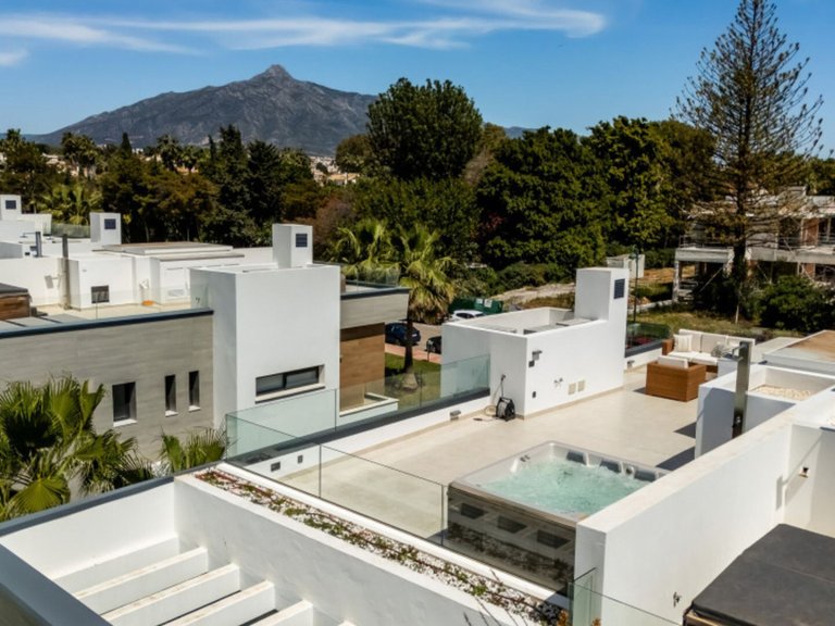 Villa for Sale in Puerto Banús, Malaga 19