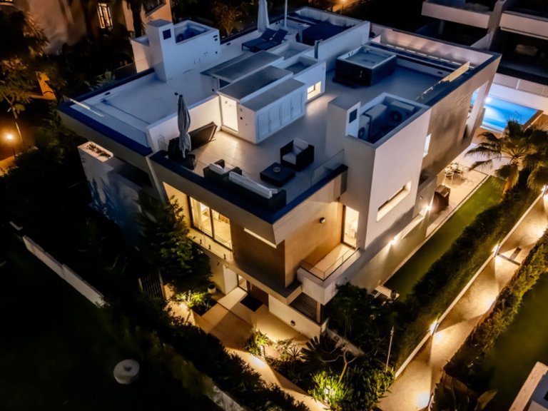 Villa for Sale in Puerto Banús, Malaga 21