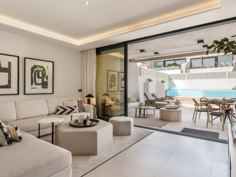 Villa for Sale in Puerto Banús, Malaga 28