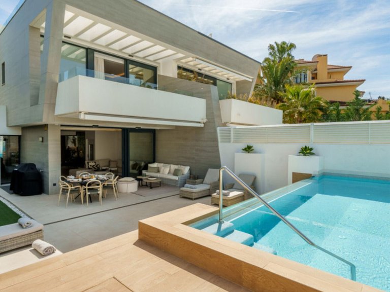 Villa for Sale in Puerto Banús, Malaga 7