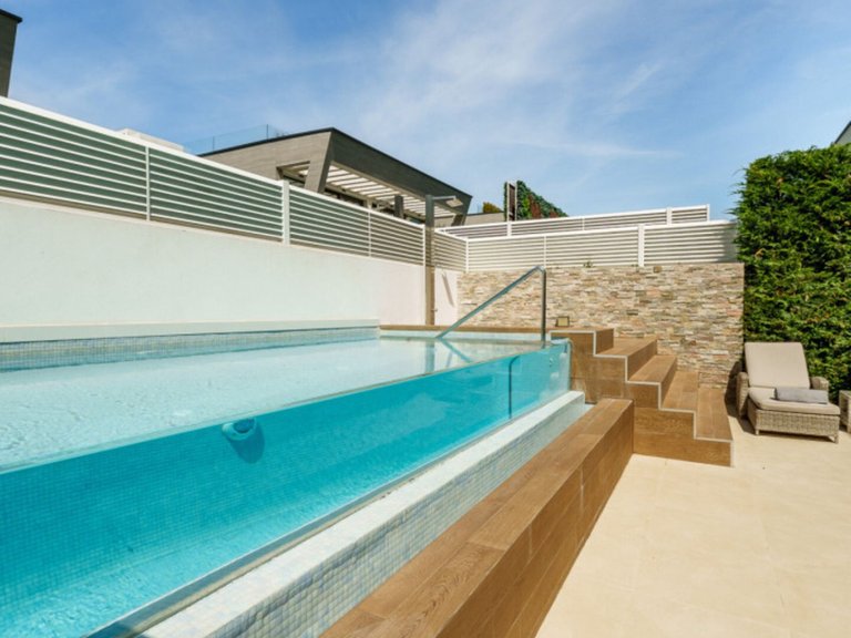 Villa for Sale in Puerto Banús, Malaga 8