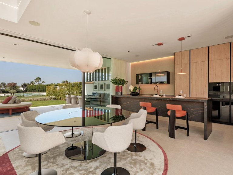 Villa for Sale in The Golden Mile, Malaga 13