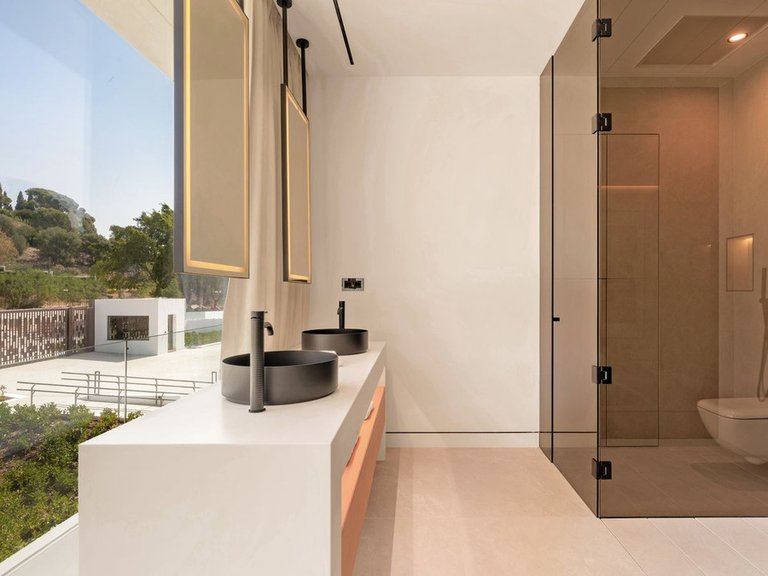 Villa for Sale in The Golden Mile, Malaga 19