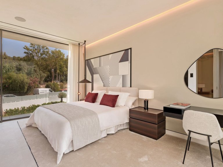 Villa for Sale in The Golden Mile, Malaga 21