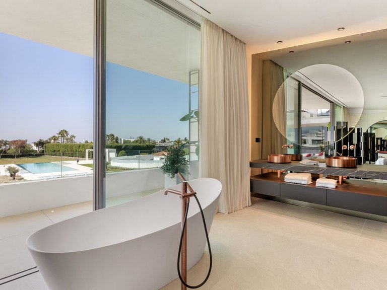 Villa for Sale in The Golden Mile, Malaga 24