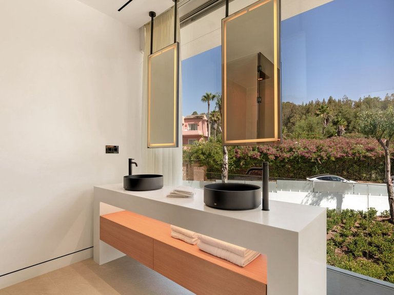Villa for Sale in The Golden Mile, Malaga 31