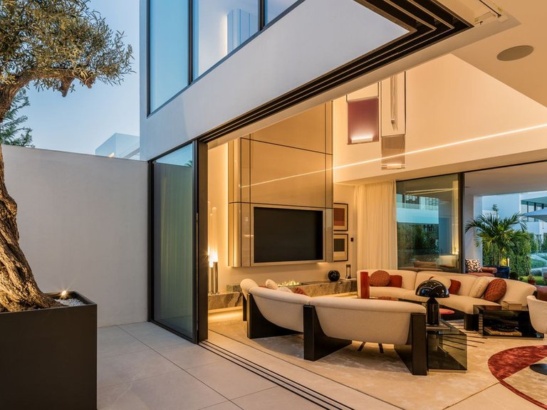 Villa for Sale in The Golden Mile, Malaga 35