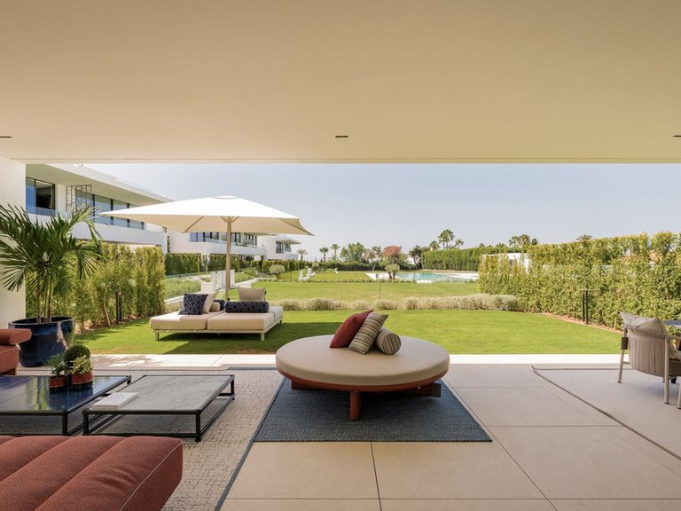 Villa for Sale in The Golden Mile, Malaga 4